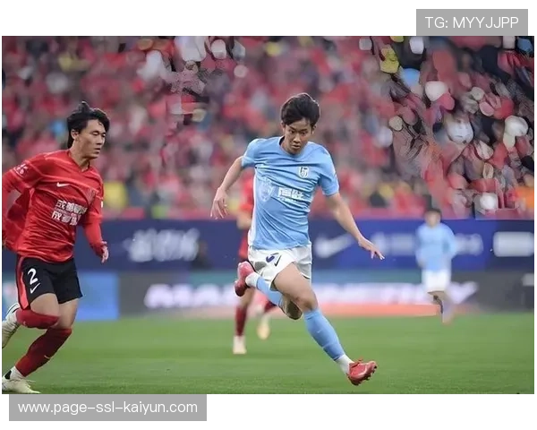 大连英博底线传中落点刁钻，禁区形成连续威胁