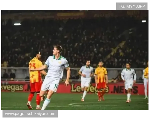 尤文角球机会多次造成门前混战：战术洞察与现场魅力